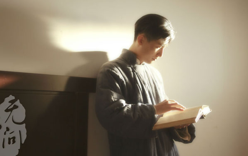 只問(wèn)敢勇，無(wú)問(wèn)西東